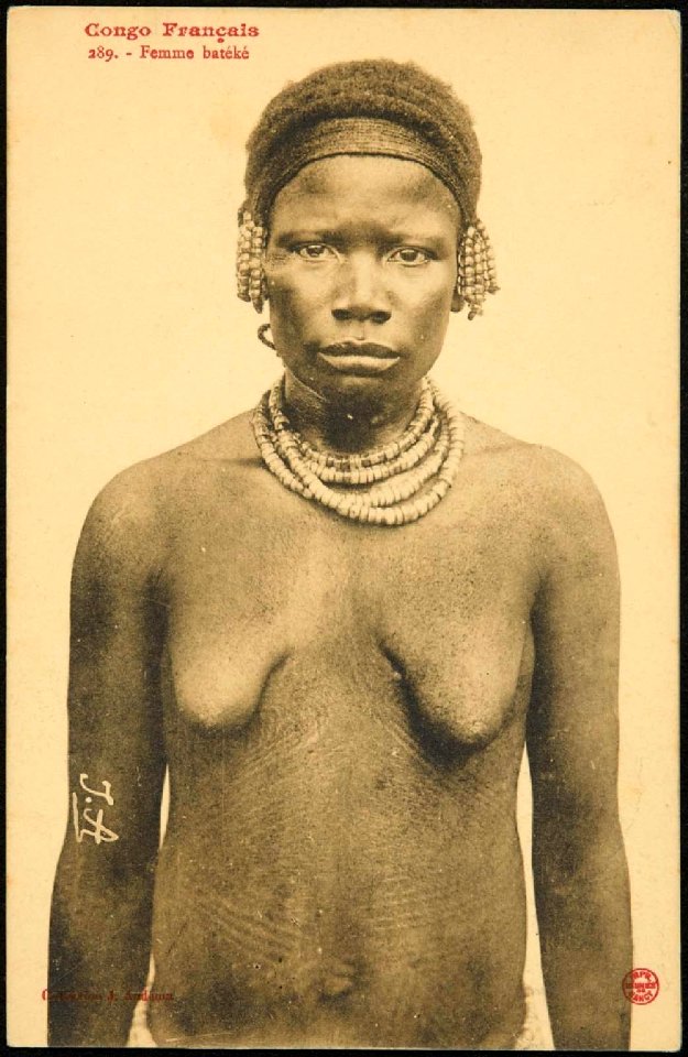 Congo Français. Femme batéké
