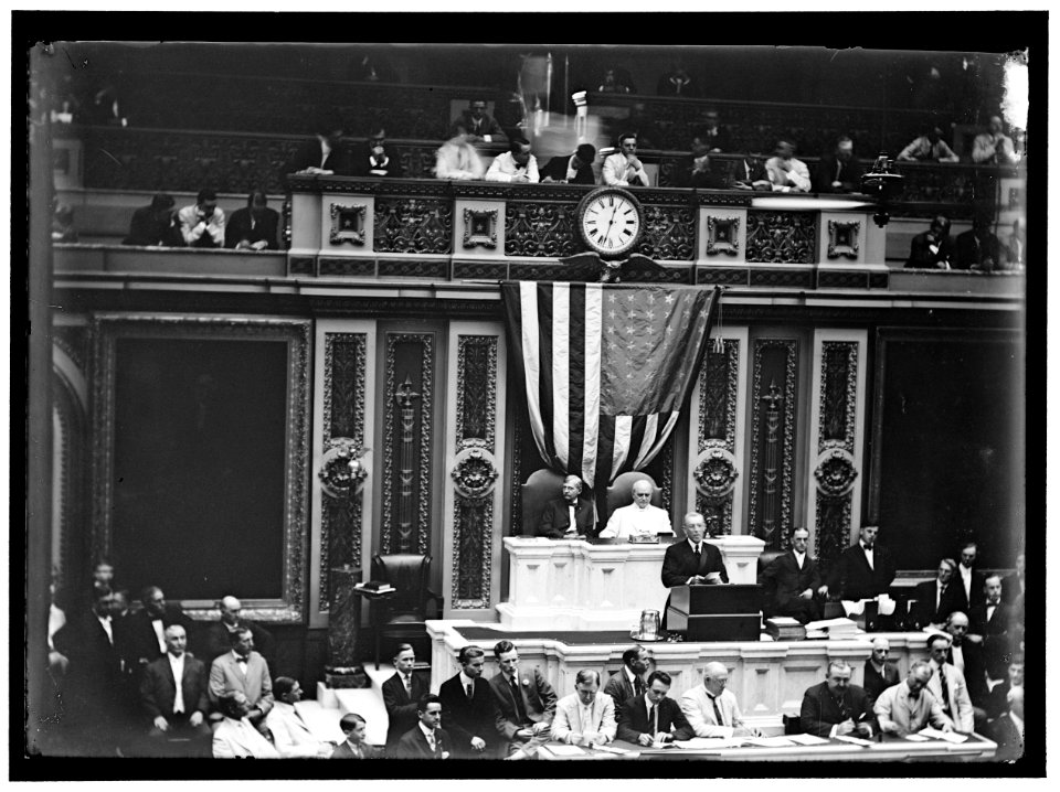 CONGRESS, WILSON BEFORE WAR TAX MESSAGE LCCN2016865772