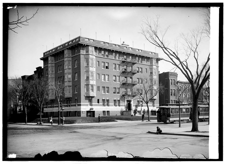 Congressional apartment house LCCN2016820719