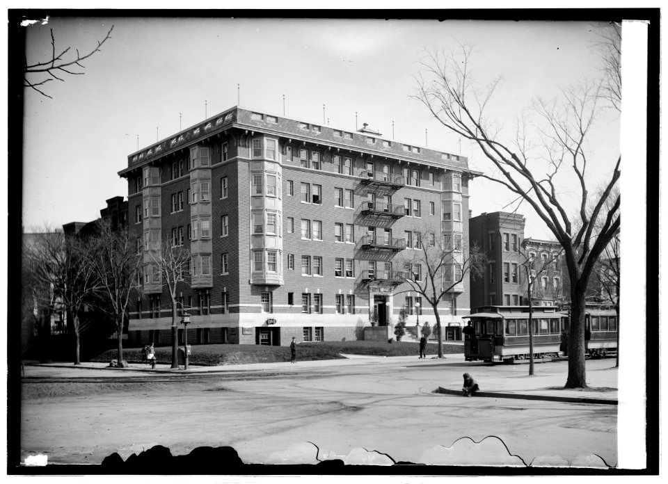 Congressional apartment house LCCN2016820719