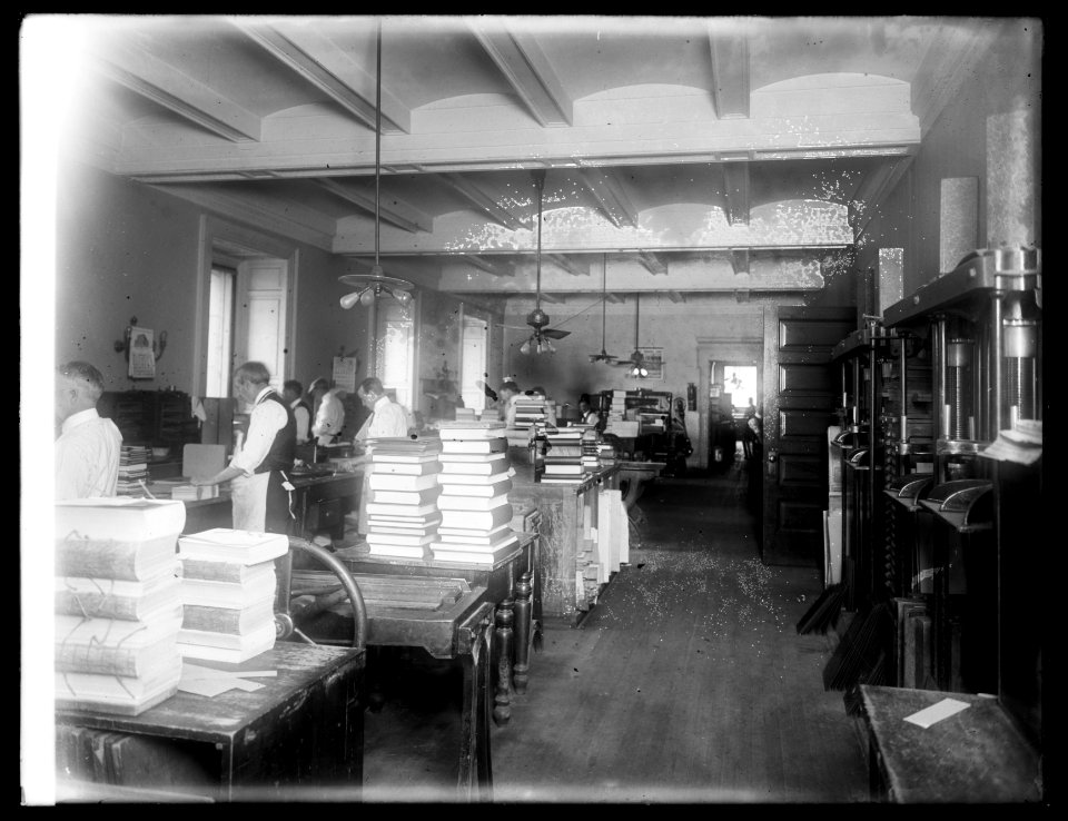 Congressional Library, (Washington, D.C.)- bookbinding LCCN2016851388