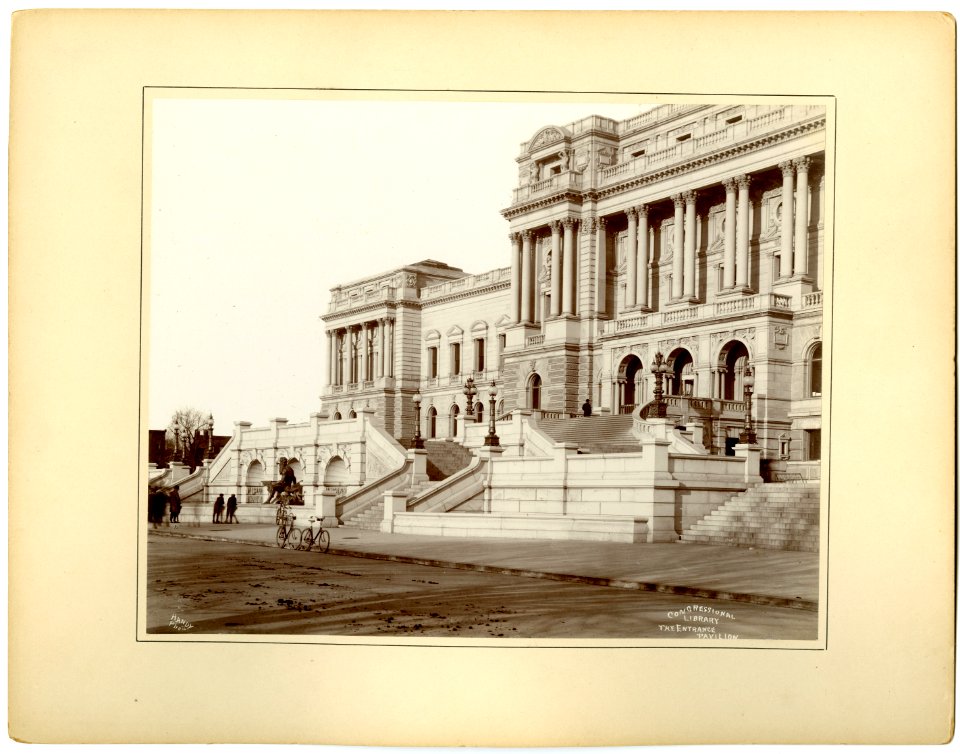 Congressional Library, the entrance pavilion - Handy phot. LCCN2010646237