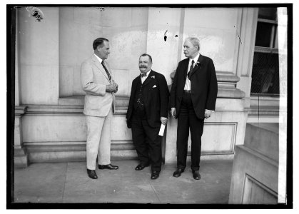Congressman Porter, 6-6-22 LCCN2016846449
