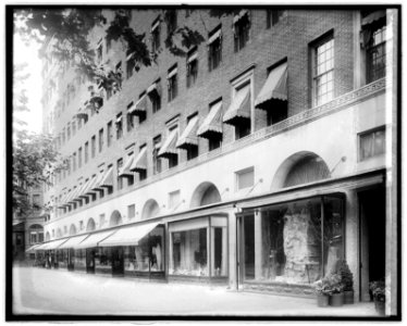 Conn. Ave. bet. N & O, (Washington, D.C.) LCCN2016851969