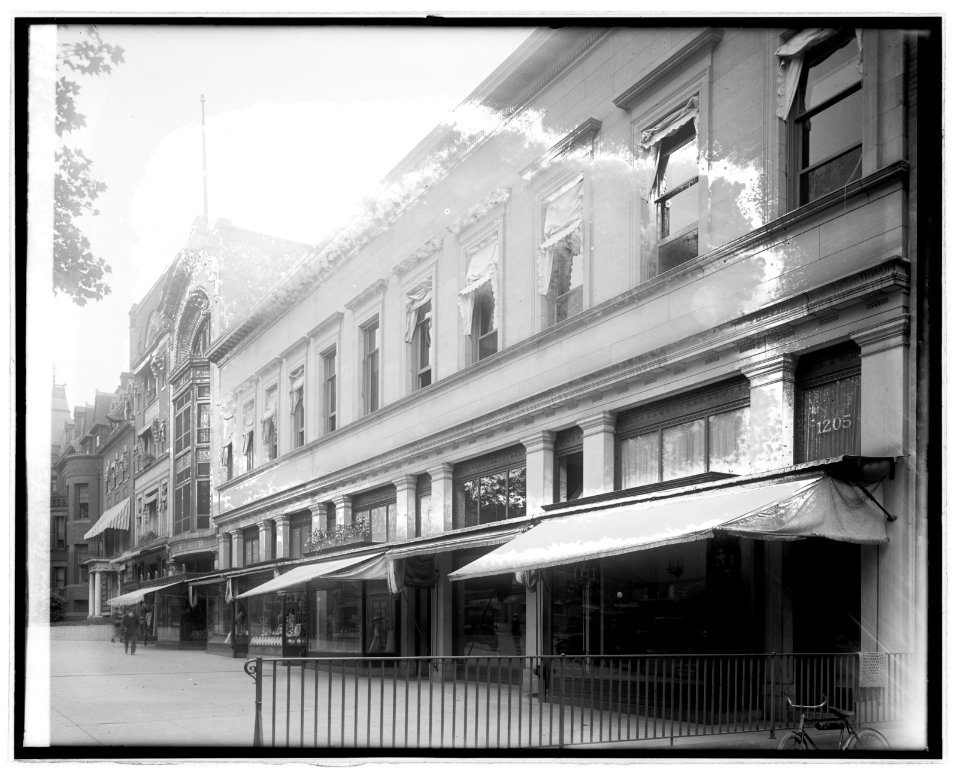 Conn. Ave. bet. N & O, (Washington, D.C.) LCCN2016851970