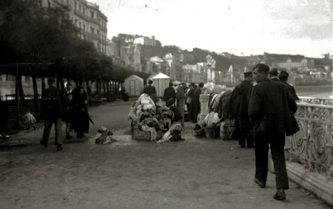 Consecuencias de un temporal de mar en la playa de la Concha (5 de 7) - Fondo Car-Kutxa Fototeka
