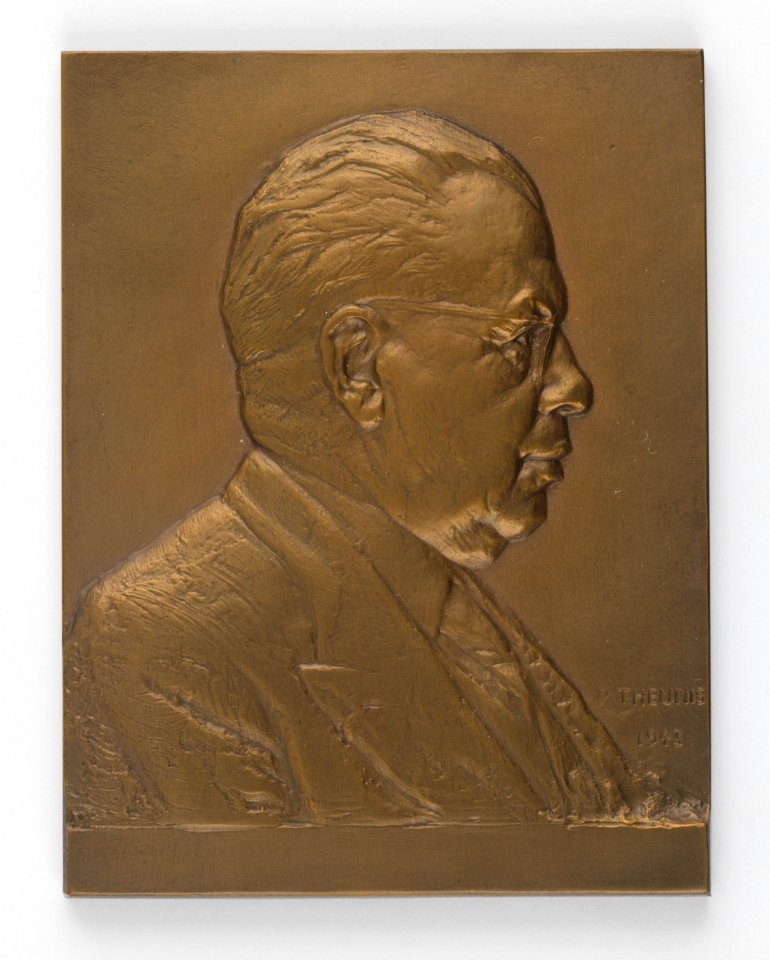 Conseil Général et le Personnel de la Société Belge pour la Fabrication des Cables et Fils Electriques, plaquette by Pierre Theunis, Belgium, (1943), Coins and Medals Department of the Royal Library of Belgium, 2N191 - 13 (recto)