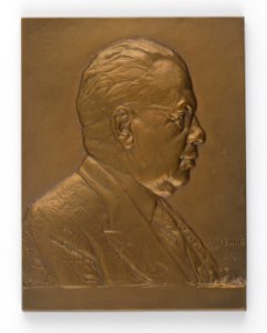 Conseil Général et le Personnel de la Société Belge pour la Fabrication des Cables et Fils Electriques, plaquette by Pierre Theunis, Belgium, (1943), Coins and Medals Department of the Royal Library of Belgium, 2N191 - 13 (recto)