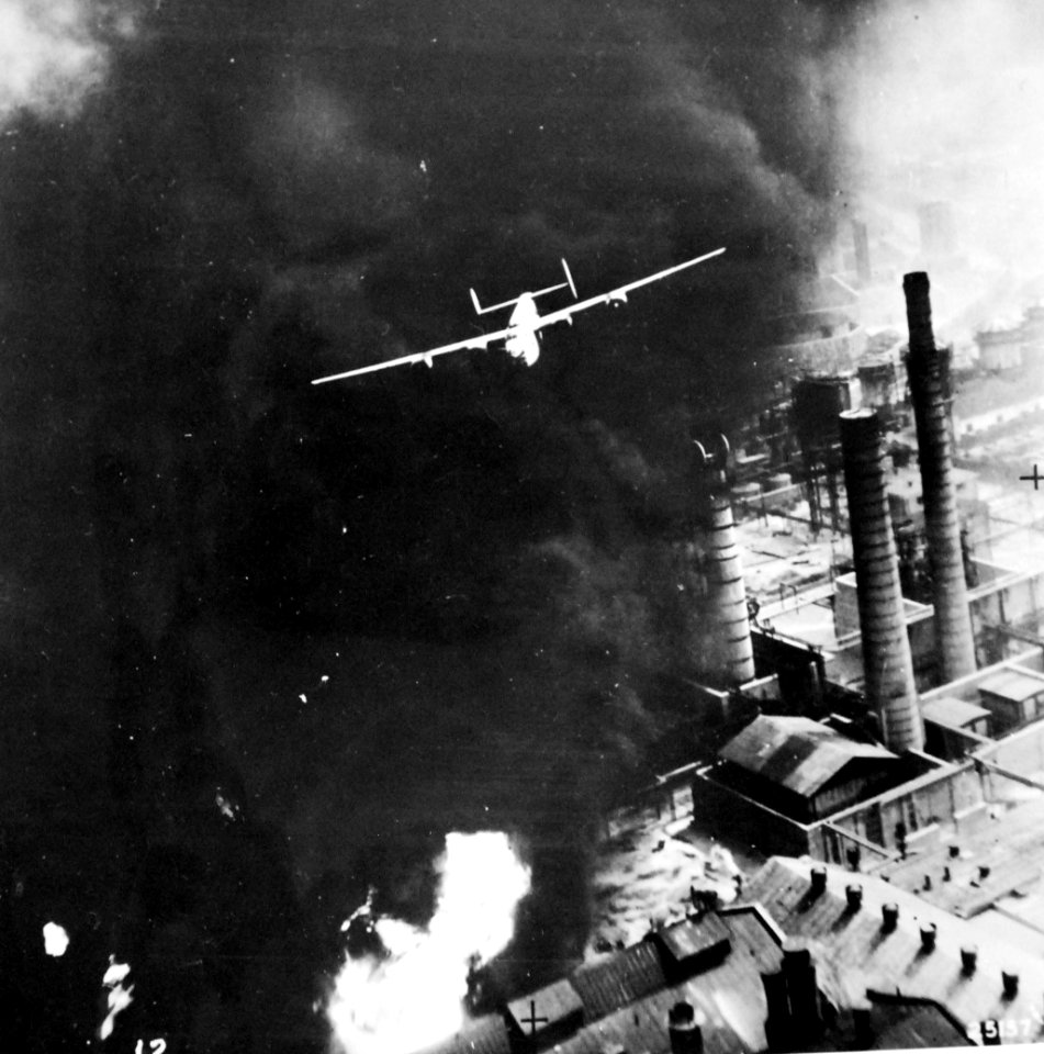 Consolidated B-24 Liberator bombing factories at Ploesti, Romania, 1943 (27737508845)