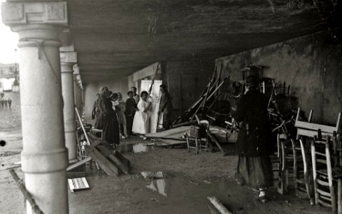 Consecuencias de un temporal de mar en la playa de la Concha (7 de 7) - Fondo Car-Kutxa Fototeka