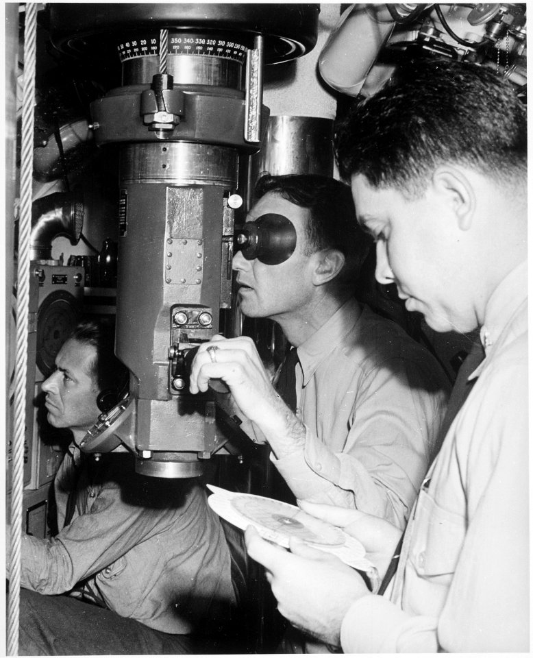 Conning tower of U.S. submarine. - NARA - 520853