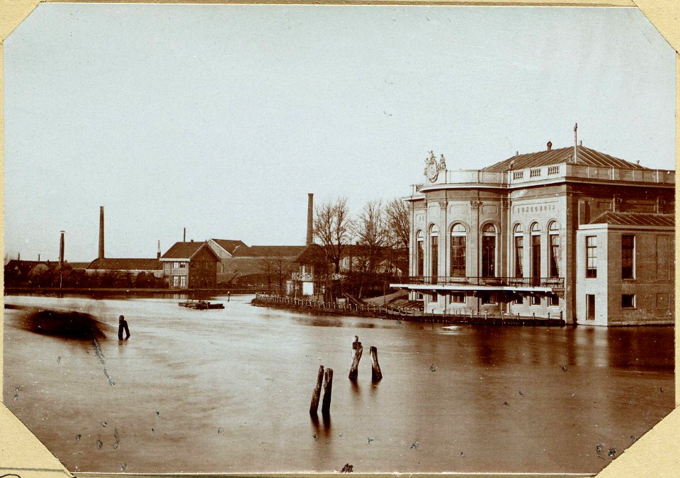 De Concertzaal van de Sociëteit, Belle Vue aan de Leidsche Vest - thans Maison Stroucken