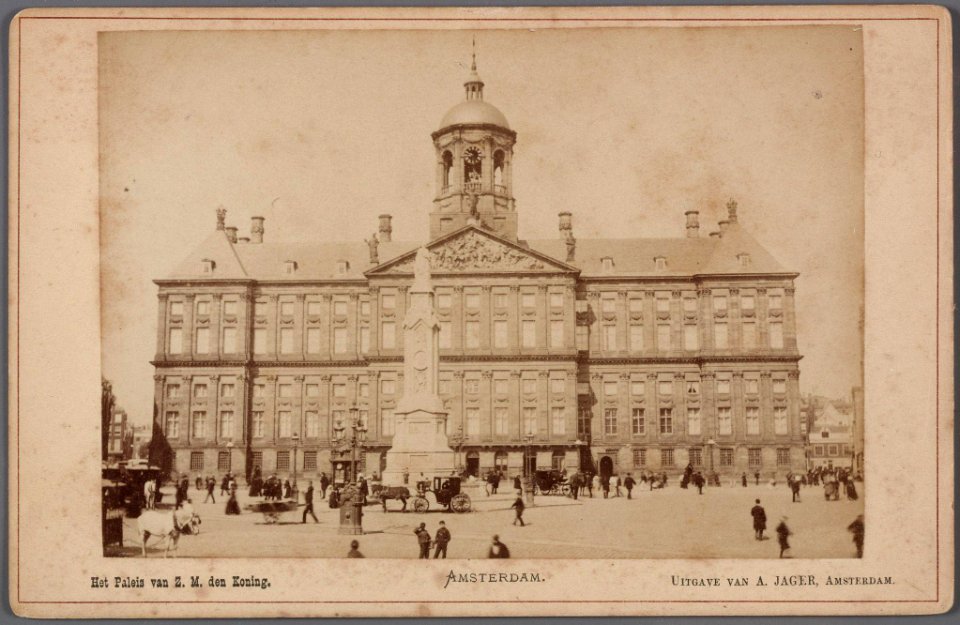 De Dam met gezicht op het Koninklijk Paleis