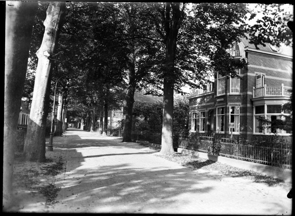 De Dorpsstraat in Bergen - Regionaal Archief Alkmaar - FO1400069