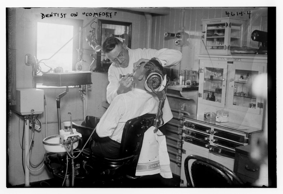Dentist on COMFORT LCCN2014707174