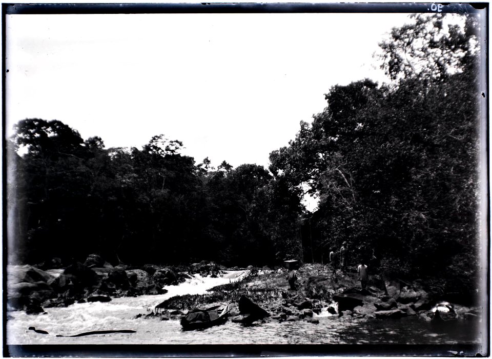 De eerste grote val in de Boven Tapanahoni-rivier