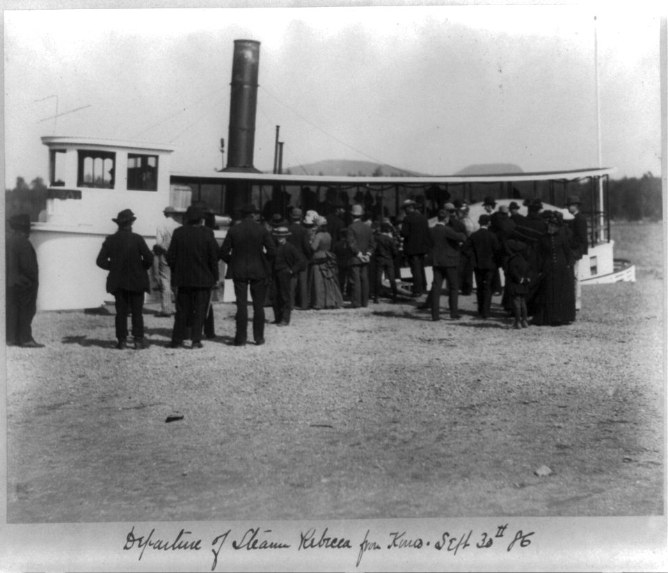 Departure of steamer Rebecca from Kineo LCCN2002711509