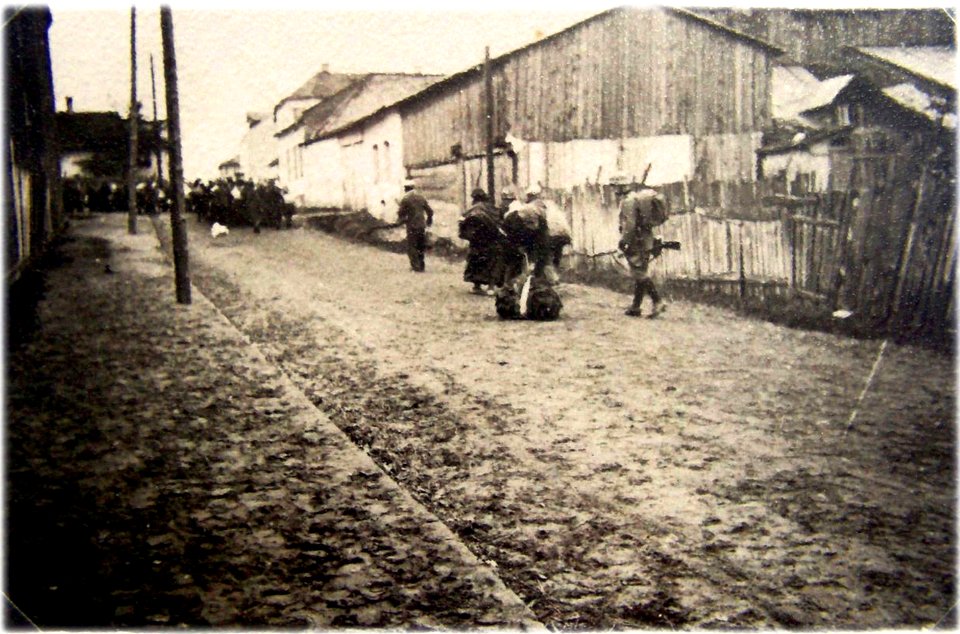 Deportacja jędrzejowskich Żydów do niemieckiego obozu zagłady w Trblince 16.IX.1942