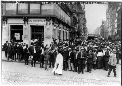 Depositors at failed bank, (L.W. Schwenk), 7th St. & Ave. A, (New York City) LCCN2002706399