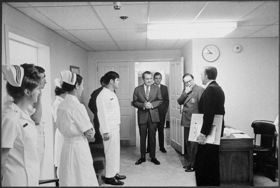 Departure of the President from Bethesda Naval Hospital following treatment for viral pneumonia - NARA - 194530