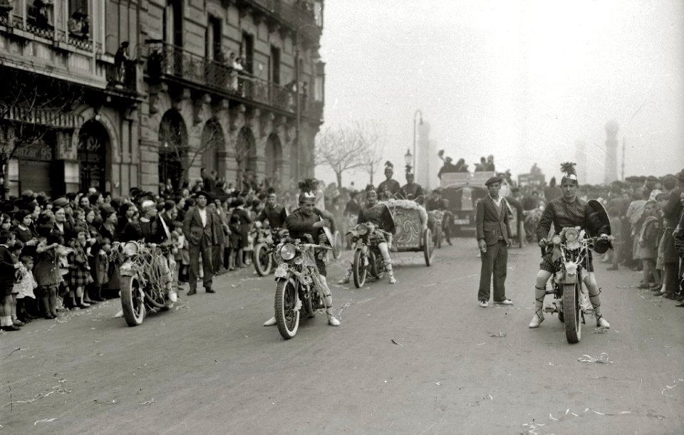 Desfile de carnaval por las calles de San Sebastián (10 de 18) - Fondo Car-Kutxa Fototeka