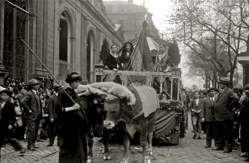 Desfile de carnaval por las calles de San Sebastián (14 de 18) - Fondo Car-Kutxa Fototeka