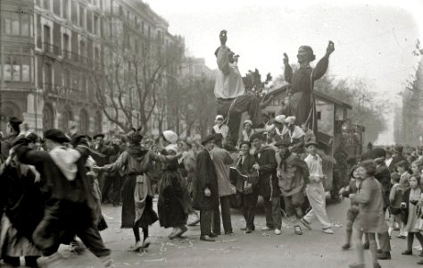 Desfile de carnaval por las calles de San Sebastián (18 de 18) - Fondo Car-Kutxa Fototeka