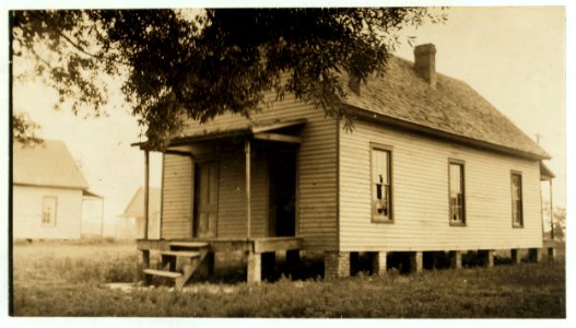 Deserted mill home, Tupelo Miss. Many like this one in Tupelo. LOC nclc.02047
