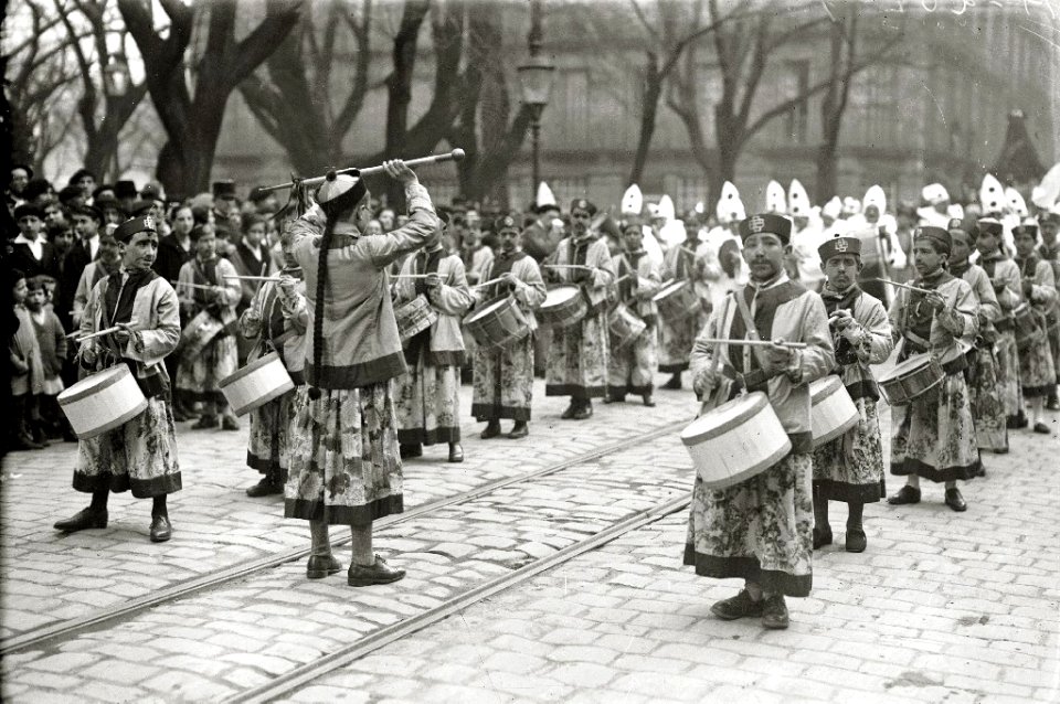Desfile de carnaval por las calles de San Sebastián (9 de 18) - Fondo Car-Kutxa Fototeka
