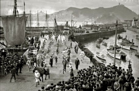 Desfile de carnaval por las calles de San Sebastián (1 de 18) - Fondo Car-Kutxa Fototeka