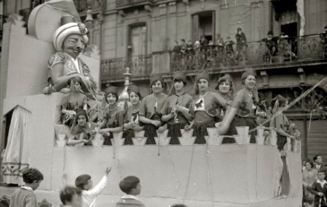 Desfile de carnaval por las calles de San Sebastián (13 de 18) - Fondo Car-Kutxa Fototeka