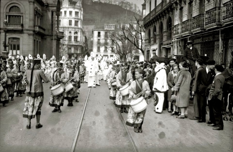 Desfile de carnaval por las calles de San Sebastián (4 de 18) - Fondo Car-Kutxa Fototeka