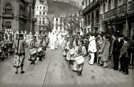 Desfile de carnaval por las calles de San Sebastián (4 de 18) - Fondo Car-Kutxa Fototeka