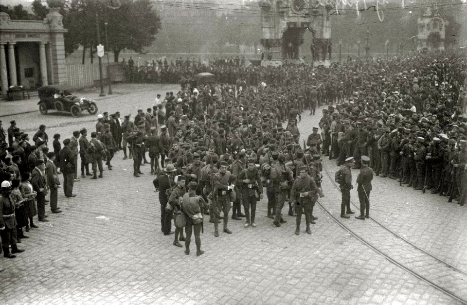 Despedida a las tropas antes de partir a la guerra de África (10 de 14) - Fondo Car-Kutxa Fototeka