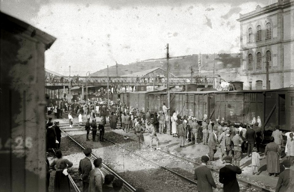 Despedida a las tropas antes de partir a la guerra de África (14 de 14) - Fondo Car-Kutxa Fototeka