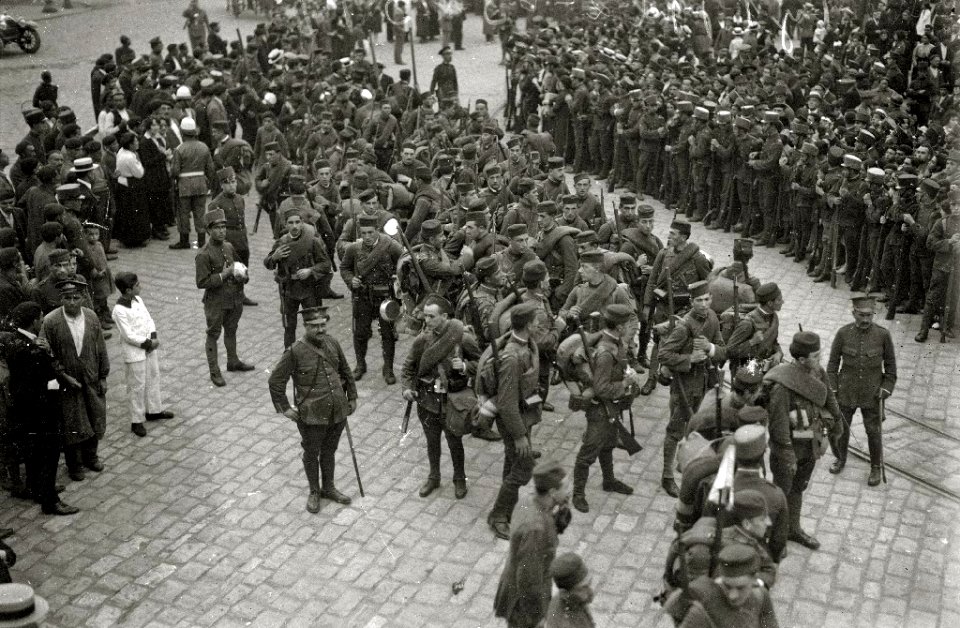 Despedida a las tropas antes de partir a la guerra de África (9 de 14) - Fondo Car-Kutxa Fototeka