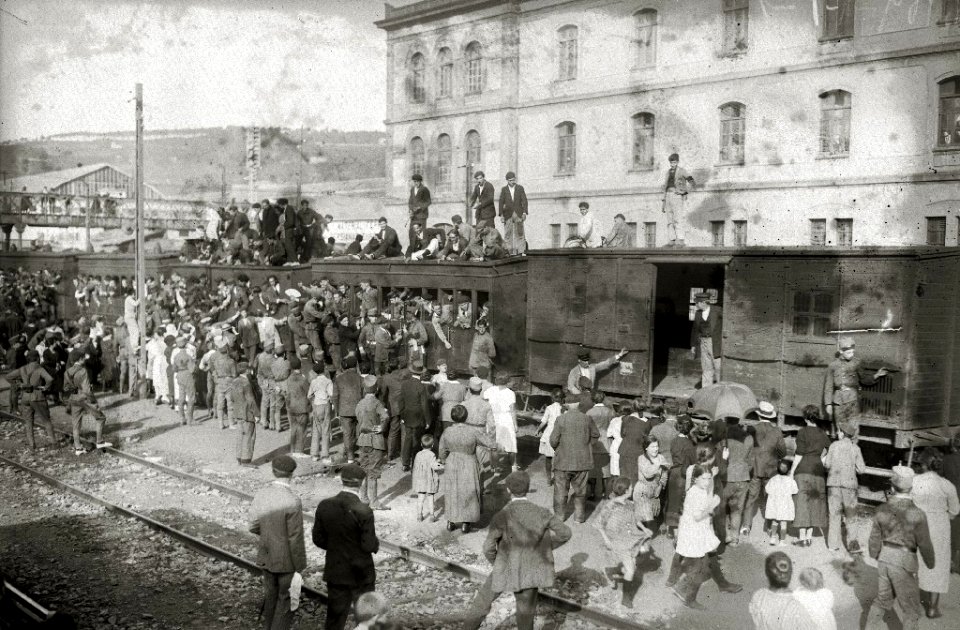 Despedida a las tropas antes de partir a la guerra de África (13 de 14) - Fondo Car-Kutxa Fototeka