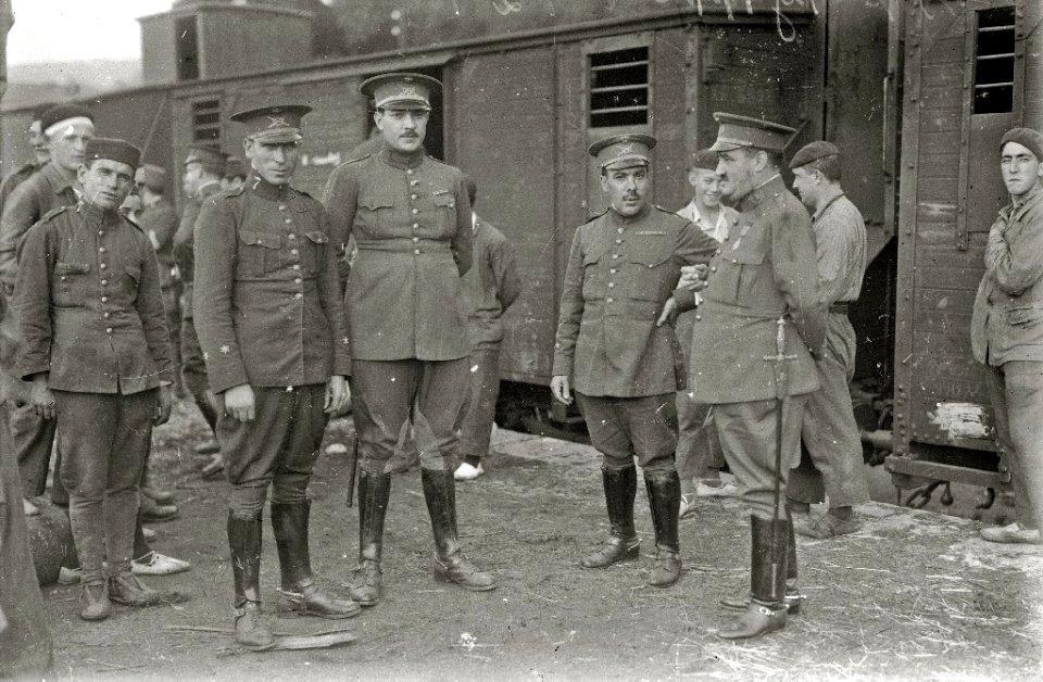 Despedida a las tropas antes de partir a la guerra de África (4 de 14) - Fondo Car-Kutxa Fototeka