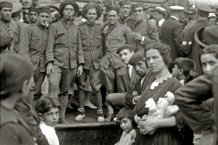 Despedida a las tropas en el puerto de Pasaia antes de partir a la guerra de África (6 de 7) - Fondo Car-Kutxa Fototeka