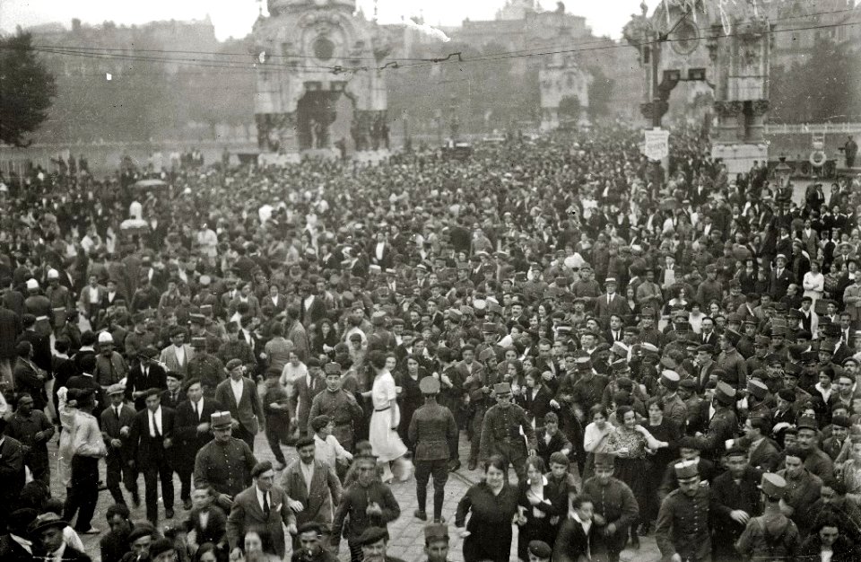 Despedida a las tropas antes de partir a la guerra de África (6 de 14) - Fondo Car-Kutxa Fototeka