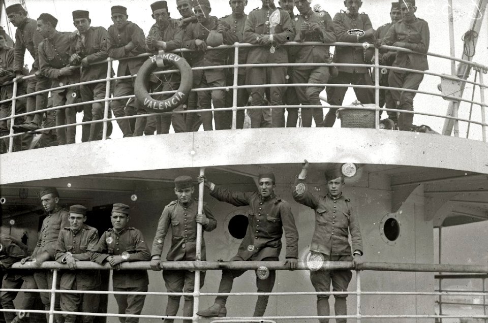 Despedida a las tropas en el puerto de Pasaia antes de partir a la guerra de África (5 de 7) - Fondo Car-Kutxa Fototeka