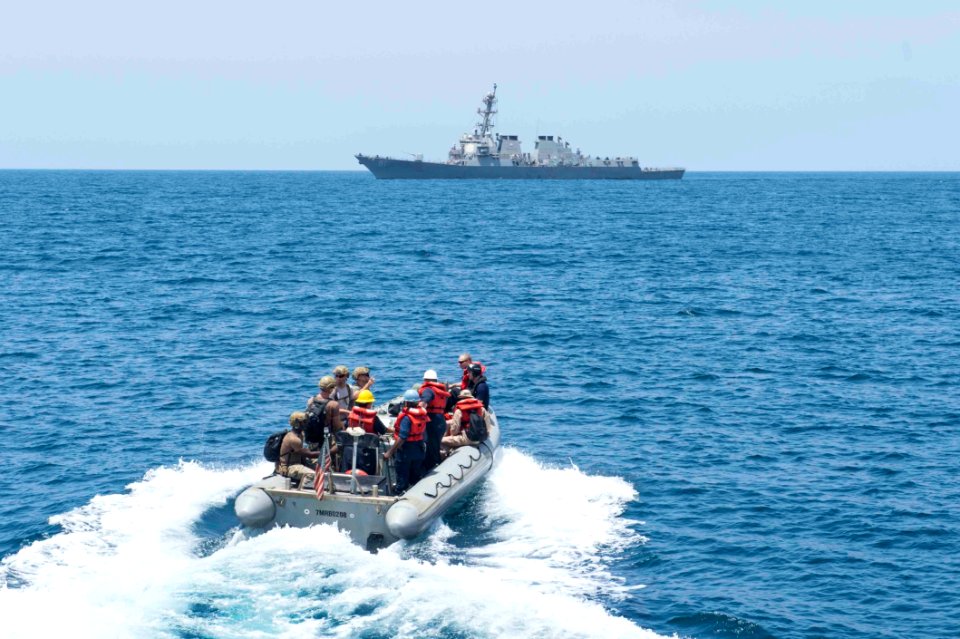 DESRON 2 deputy commodore arrives aboard Farragut 150917-N-VC236-041