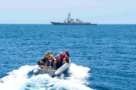 DESRON 2 deputy commodore arrives aboard Farragut 150917-N-VC236-041