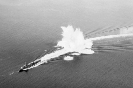 Destroyer drops depth charge off NY 1942 photo