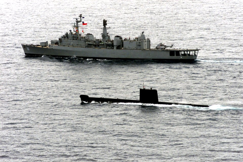 Destroyer Blanco Encalada (DLH 15) and submarine O'Brien (SS 22) 