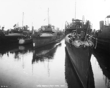 Destroyers at the Norfolk Navy Yard, Virginia - 19-N-60-10-18