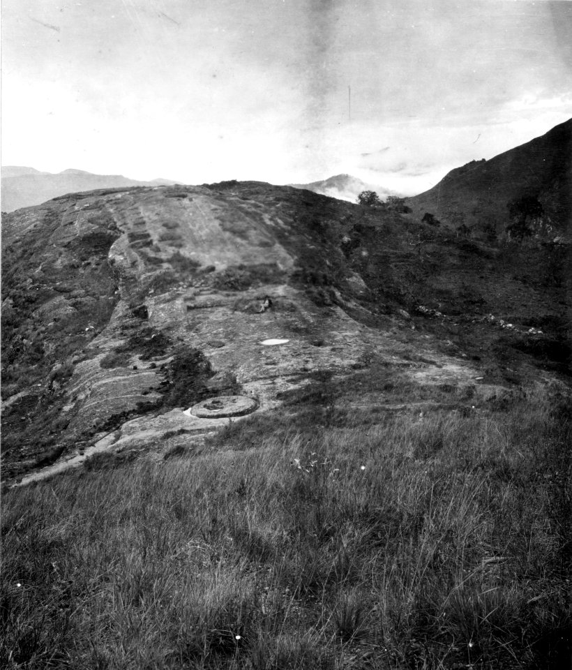 Det skulpterade berget El fuerte del Inca . Jfr foto 5852l. Lokal, Samaipata, SV - SMVK - 005853 photo