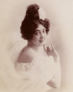 Detail (lower left), from- Anna Held et Saharet, par Jean Reutlinger, btv1b8596912z-p036 (cropped)