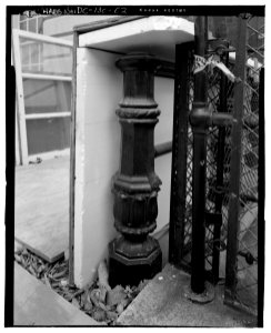 Detail courtyard cast iron post 201456pu