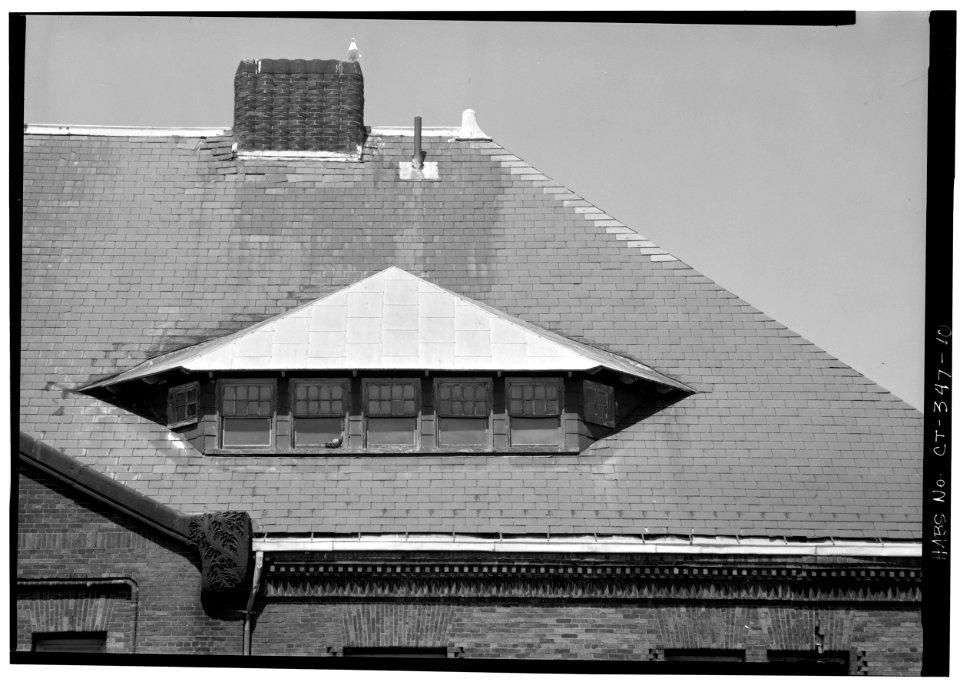DETAIL OF DORMER IN EAST END OF ROOF, SOUTH FACADE - New London Railroad Station